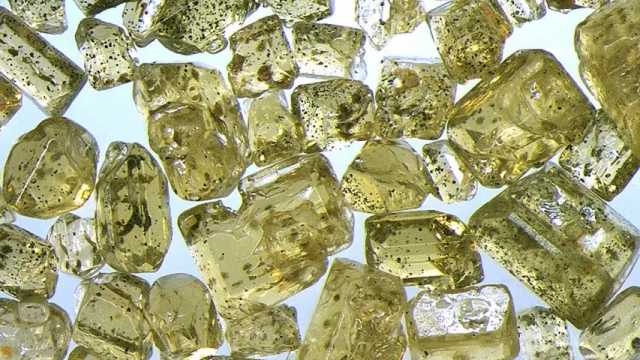 Cristales de olivina extraídos de la arena de la isla de Oahu (Hawaii). (Foto: Wikimedia)